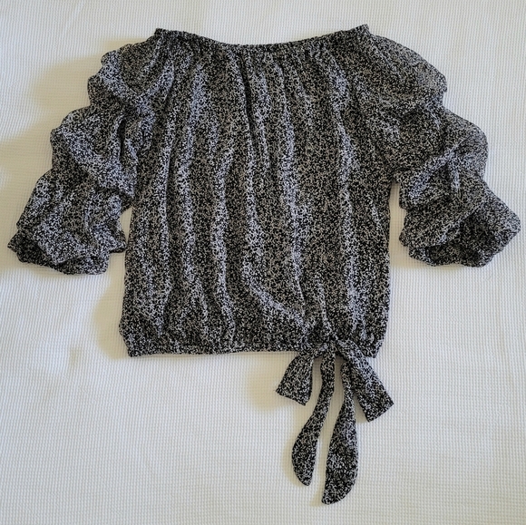 CeCe Cascading Puffy Sleeves Top - Picture 11 of 13